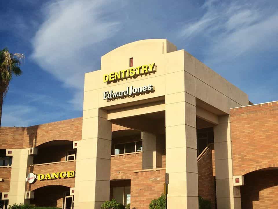 Outside view of Broadbent Dentistry clinic